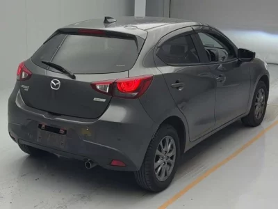Mazda DEMIO  с аукциона в Японии
