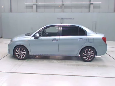 Toyota COROLLA AXIO  с аукциона в Японии