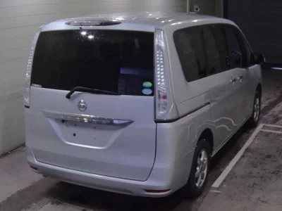 Nissan SERENA  с аукциона в Японии