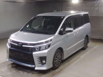 Toyota VOXY  с аукциона в Японии