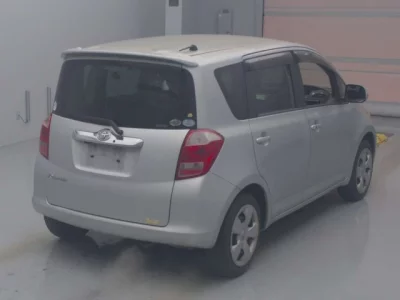 Toyota RACTIS  с аукциона в Японии