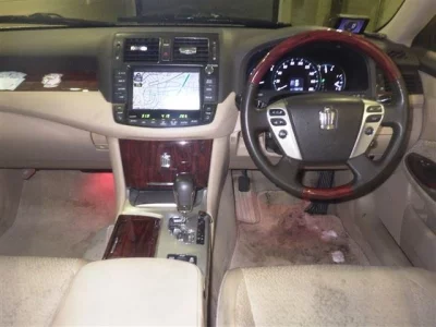 Toyota CROWN  с аукциона в Японии