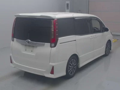 Toyota NOAH  с аукциона в Японии