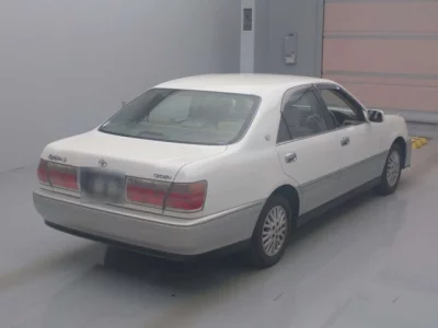 Toyota CROWN  с аукциона в Японии