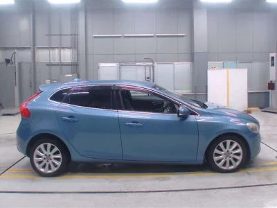 Volvo V40  с аукциона в Японии