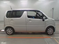 Suzuki WAGON R лот № 90050 оценка RA  с аукциона в Японии 2