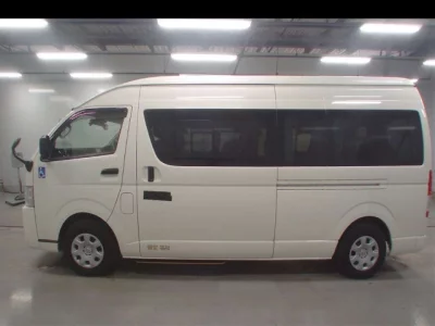 Toyota HIACE  с аукциона в Японии