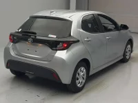Toyota YARIS лот № 2203 оценка 4  с аукциона в Японии 1
