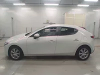Mazda MAZDA3 лот № 90063 оценка 4  с аукциона в Японии 3
