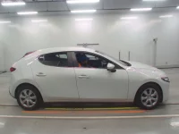 Mazda MAZDA3 лот № 90063 оценка 4  с аукциона в Японии 2