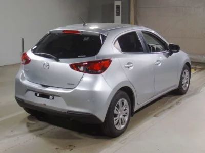 Mazda MAZDA2  с аукциона в Японии