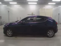 Mazda MAZDA3 лот № 90066 оценка 4  с аукциона в Японии 3