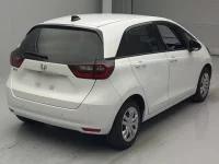 Honda FIT лот № 2214 оценка 4  с аукциона в Японии 1