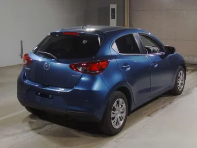 Mazda MAZDA2  с аукциона в Японии