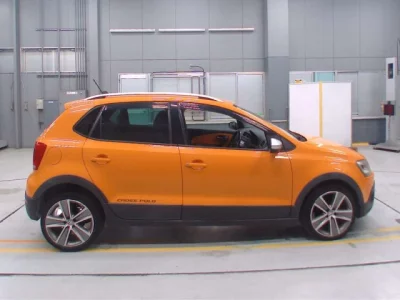 Volkswagen CROSS POLO  с аукциона в Японии