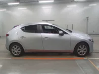 Mazda MAZDA3 лот № 90079 оценка 4  с аукциона в Японии 2