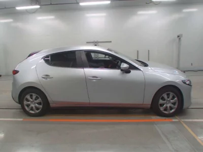 Mazda MAZDA3  с аукциона в Японии