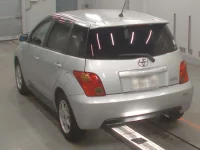 Toyota IST лот № 10372 оценка 4  с аукциона в Японии 5