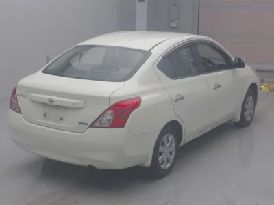 Nissan LATIO  с аукциона в Японии