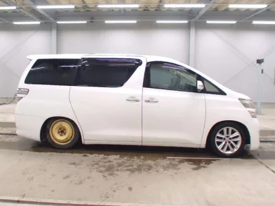 Toyota VELLFIRE  с аукциона в Японии