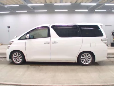 Toyota VELLFIRE  с аукциона в Японии