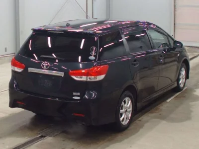 Toyota WISH  с аукциона в Японии
