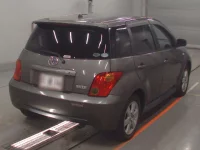 Toyota IST лот № 10421 оценка R  с аукциона в Японии 1