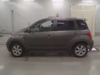 Toyota IST лот № 10421 оценка R  с аукциона в Японии 3