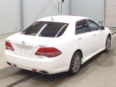 Toyota CROWN  с аукциона в Японии