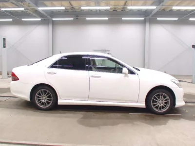 Toyota CROWN  с аукциона в Японии