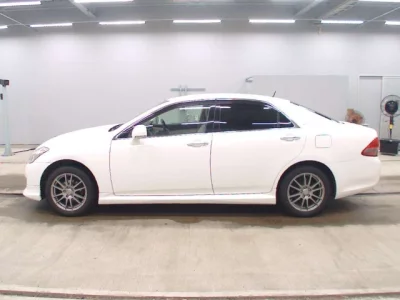 Toyota CROWN  с аукциона в Японии