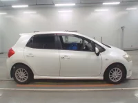 Toyota AURIS лот № 10426 оценка R  с аукциона в Японии 2