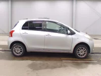Toyota VITZ лот № 9056 оценка 3  с аукциона в Японии 2