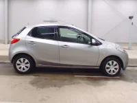 Mazda DEMIO лот № 9058 оценка R  с аукциона в Японии 2