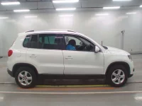 Volkswagen TIGUAN лот № 38044 оценка 3  с аукциона в Японии 2