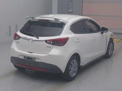 Mazda DEMIO  с аукциона в Японии