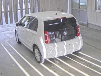 Volkswagen UP лот № 2324 оценка 3.5  с аукциона в Японии 1