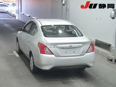 Nissan TIIDA LATIO  с аукциона в Японии