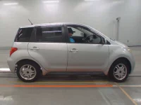 Toyota IST лот № 10441 оценка 4  с аукциона в Японии 2