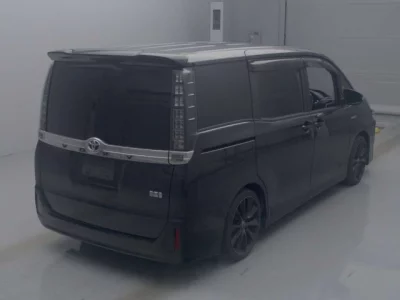 Toyota VOXY  с аукциона в Японии