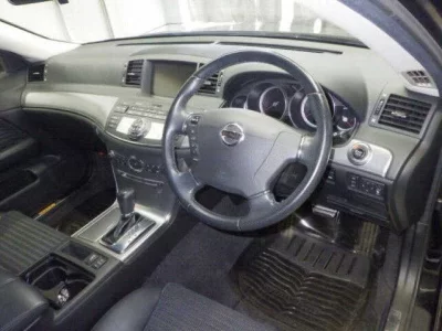 Nissan FUGA  с аукциона в Японии