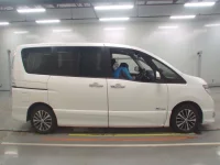 Nissan SERENA лот № 30010 оценка 4  с аукциона в Японии 2