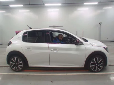 Peugeot 208  с аукциона в Японии