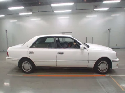Toyota CROWN  с аукциона в Японии