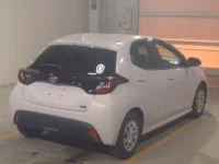 Toyota YARIS лот № 6059 оценка R  с аукциона в Японии 1