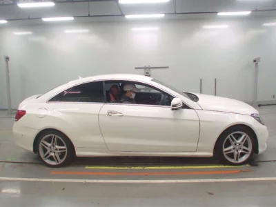 Mercedes-Benz E CLASS  с аукциона в Японии