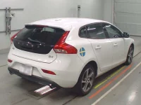 Volvo V40 лот № 38084 оценка 4  с аукциона в Японии 1