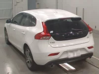 Volvo V40 лот № 38084 оценка 4  с аукциона в Японии 5