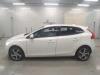 Volvo V40 лот № 38084 оценка 4  с аукциона в Японии 3