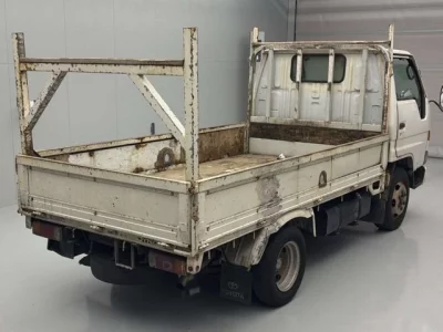 Toyota DYNA  с аукциона в Японии